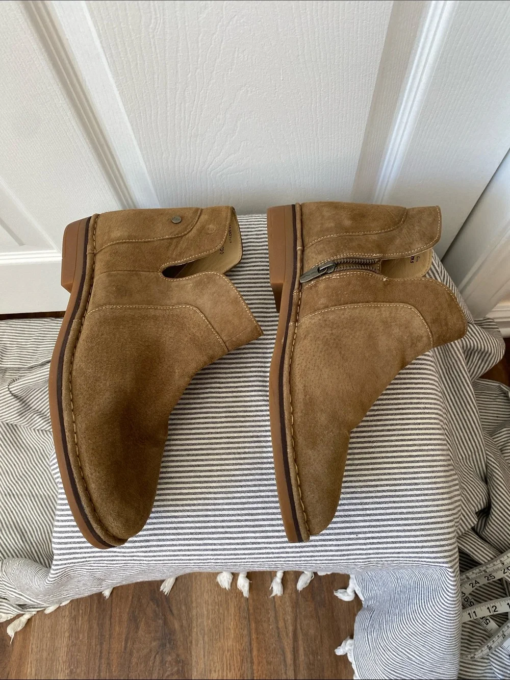 Hush Puppies Men's Suede Chukka Boots in Tan Brown